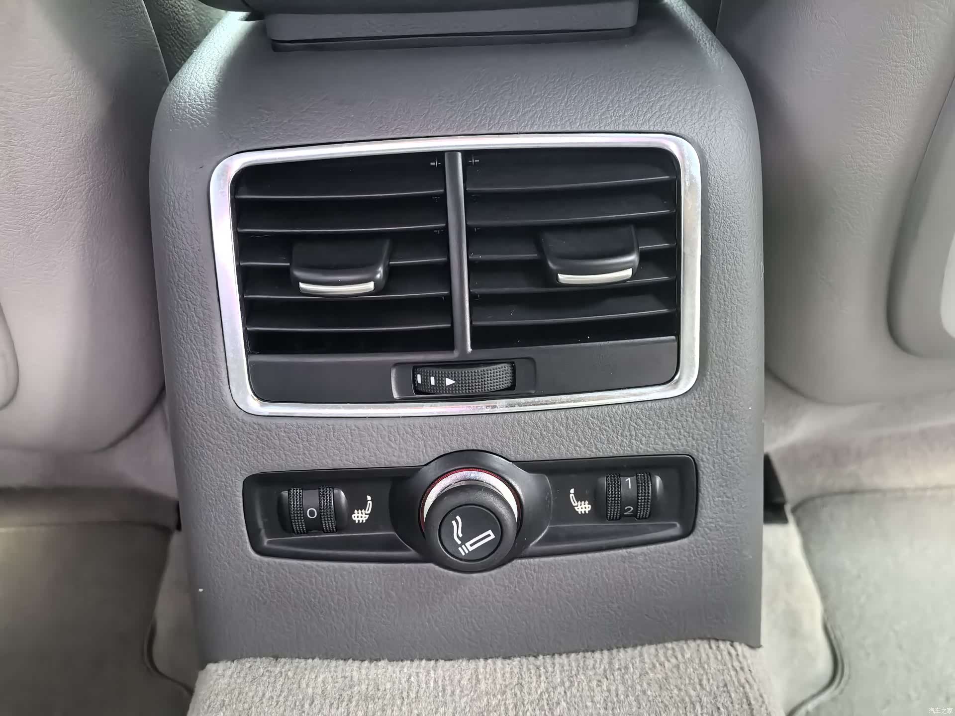 Audi A6L, 2011 11