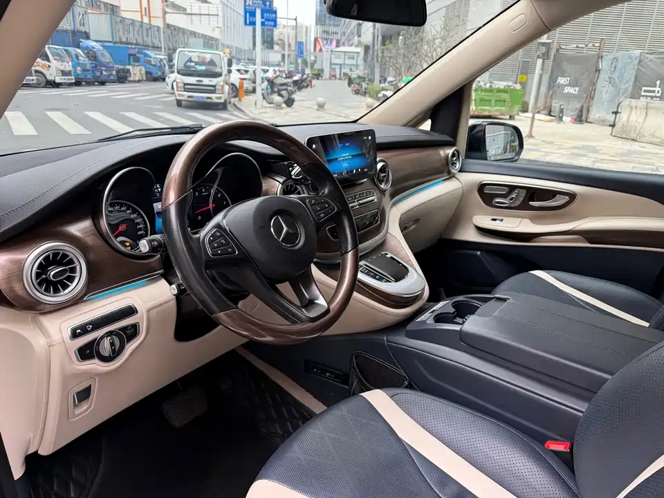 Mercedes-Benz V-class