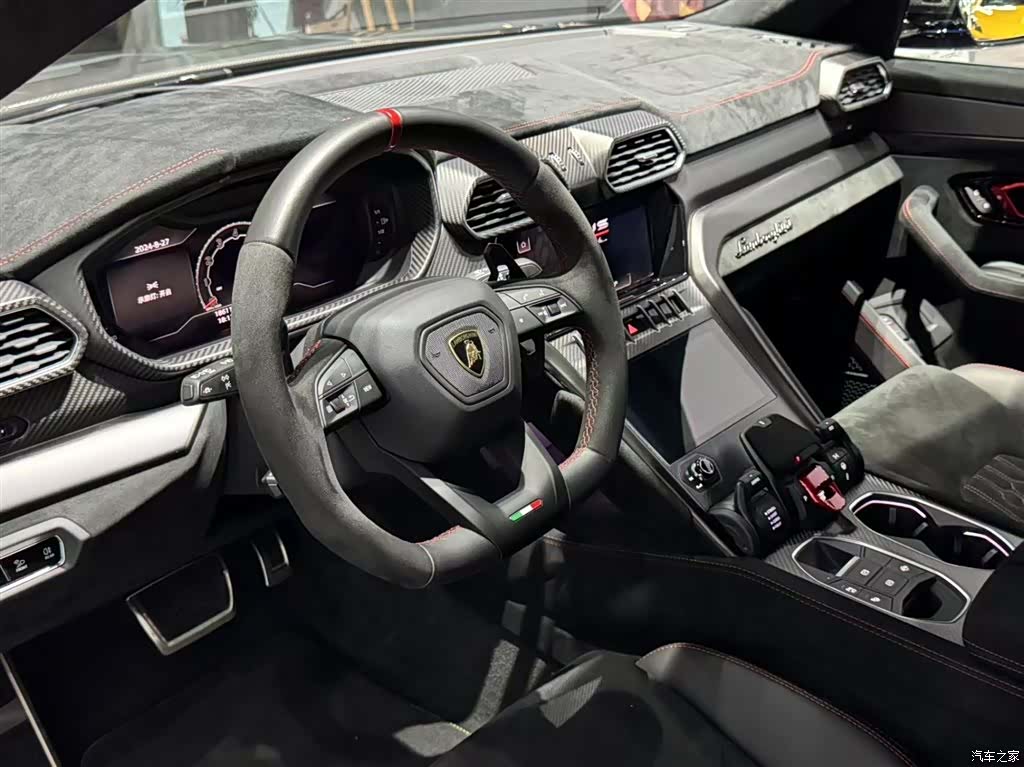 Lamborghini Urus, 2023 11