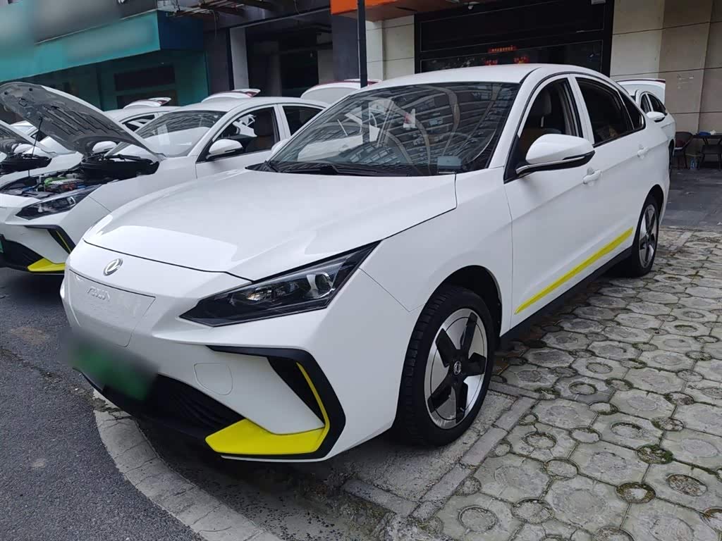 Dongfeng E70