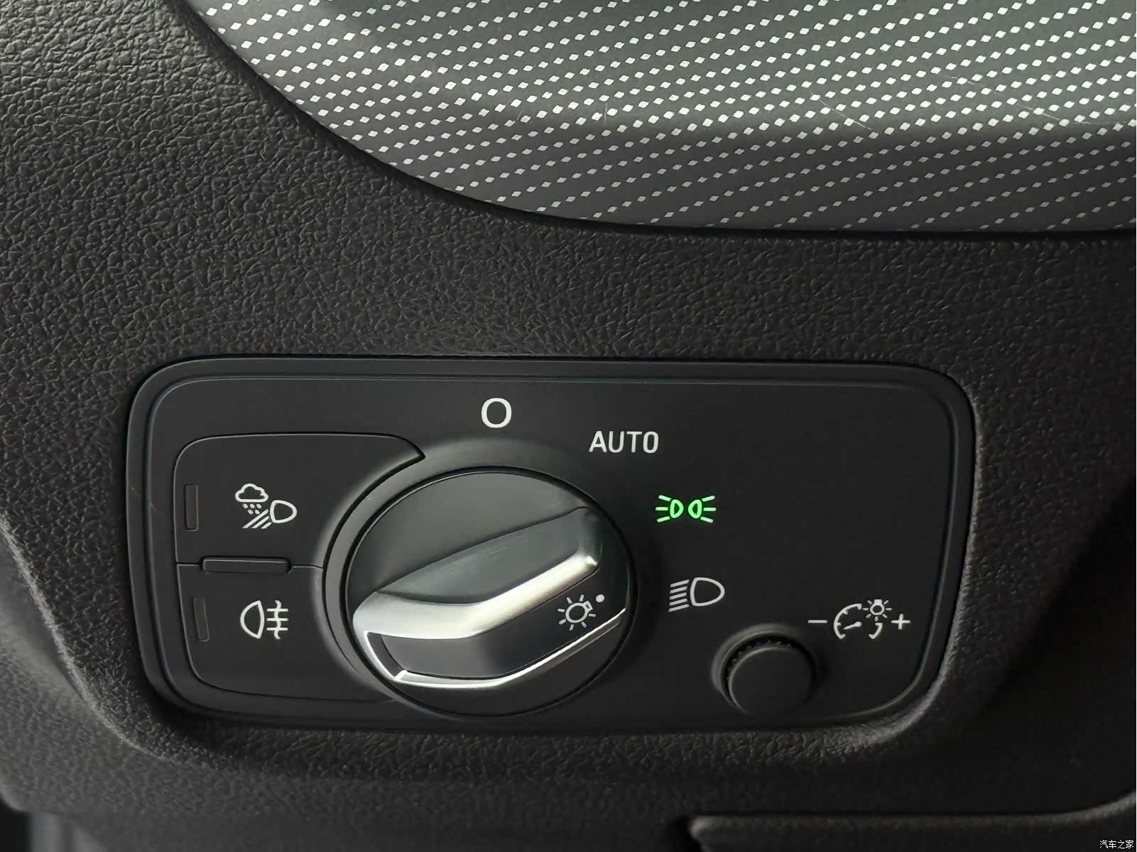 Audi Q2L, 2021 9