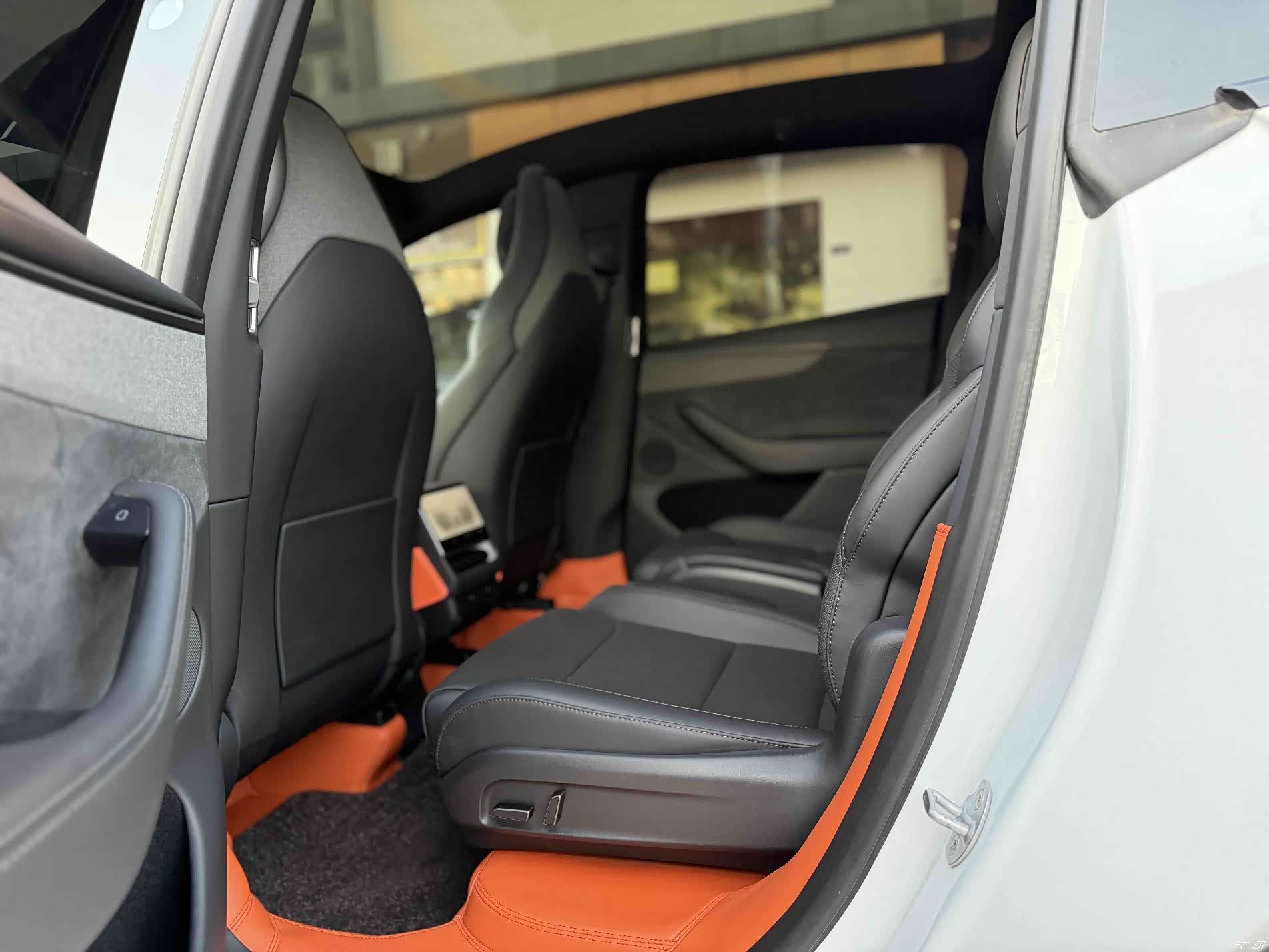 Tesla Model Y, 2026 все фото