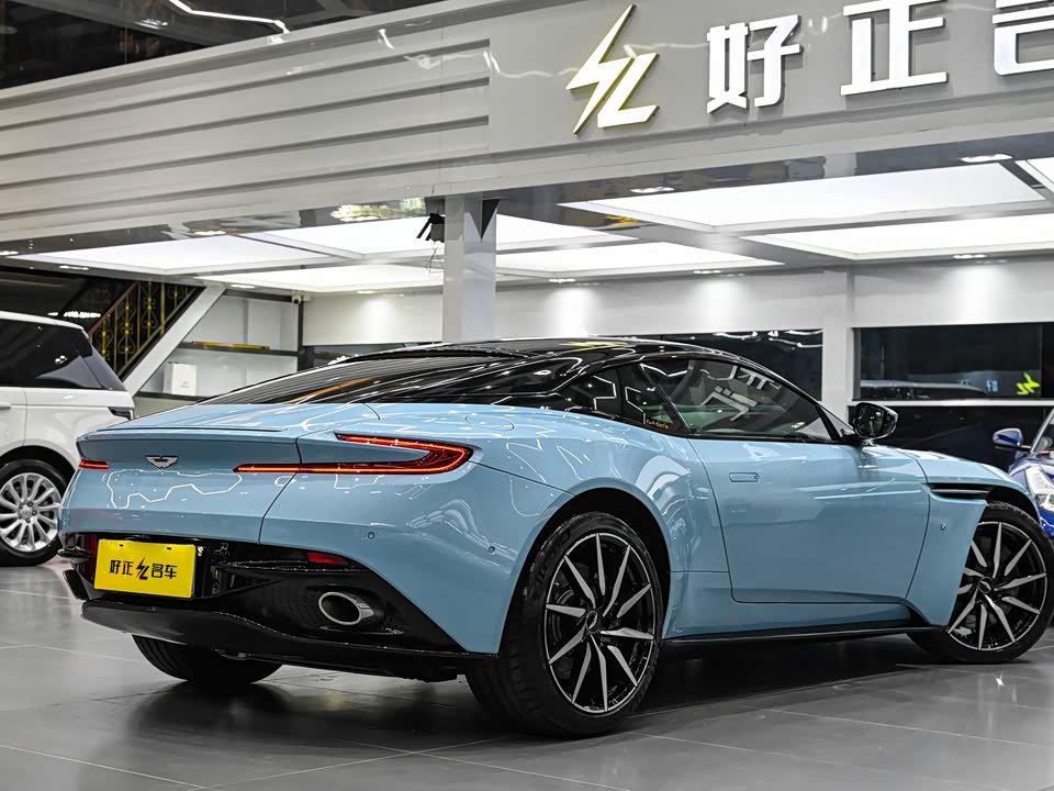 Aston Martin DB11