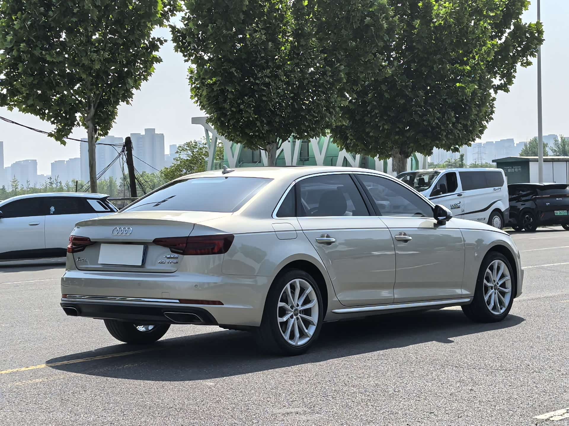 Audi A4L, 2019 8