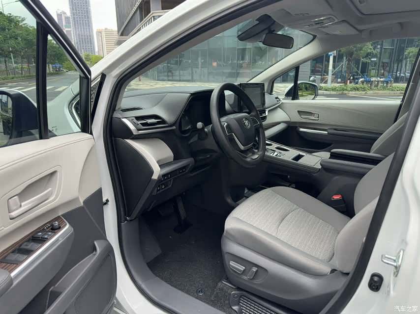 Toyota Sienna, 2024 все фото