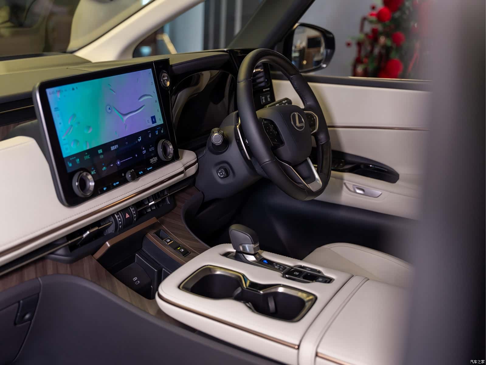 Lexus LM, 2026 12