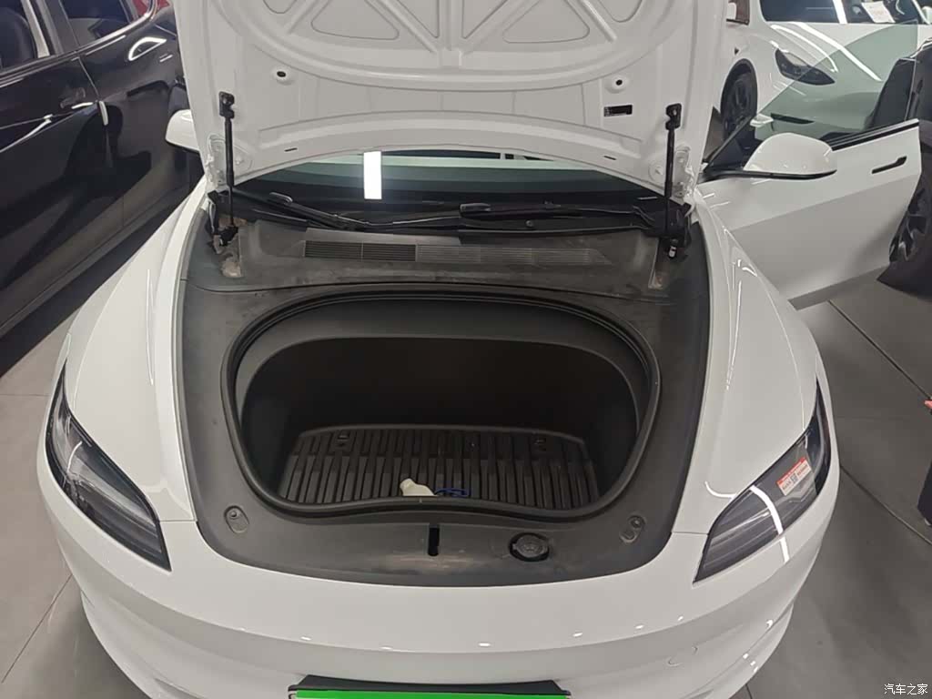 Tesla Model 3, 2024 16
