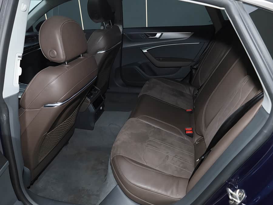 Audi A7L 2024, фото 32