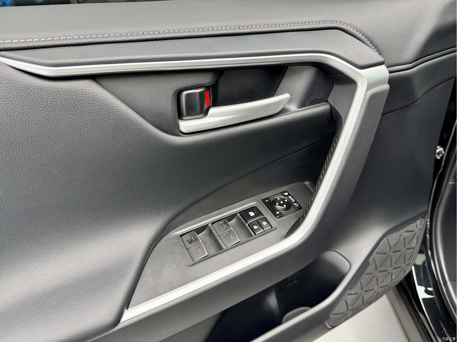 Toyota Wildlander, 2024 10