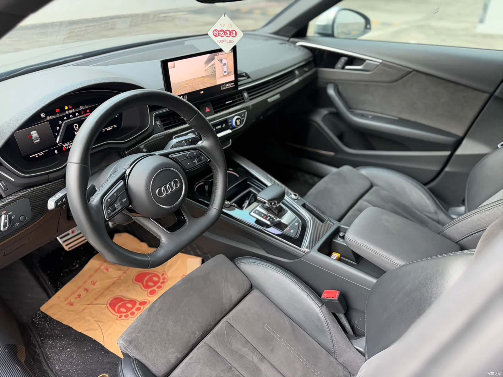 Audi A4L, 2022 все фото