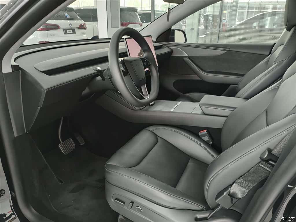 Tesla Model Y, 2025 8