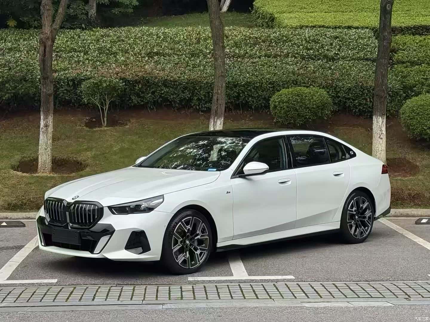 BMW 5 Series, 2025 1