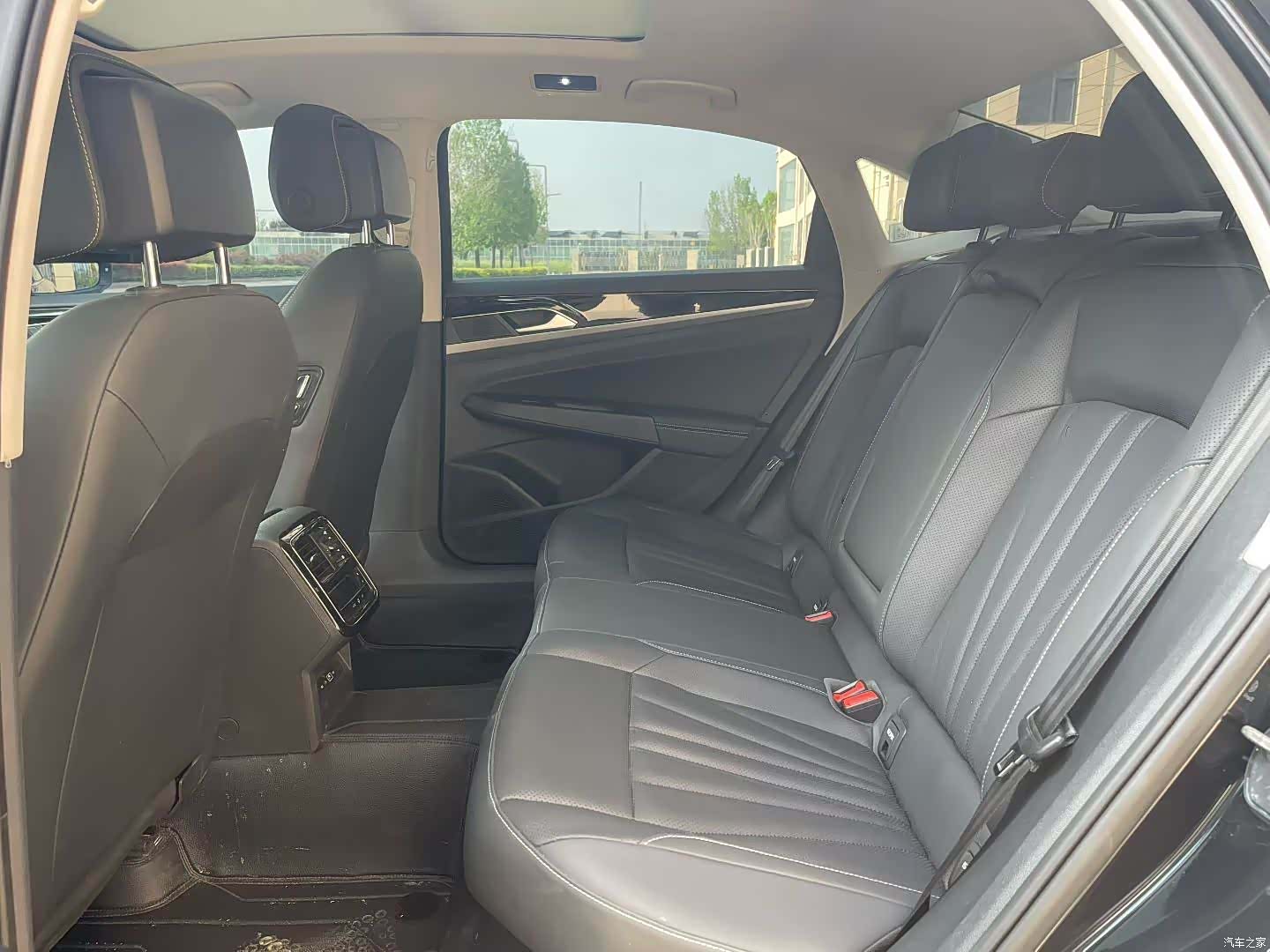 Volkswagen Passat, 2025 6