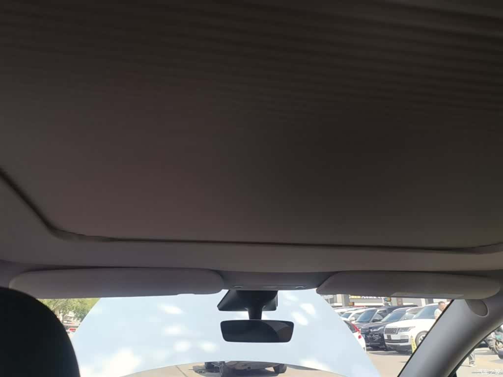Tesla Model Y, 2023 18