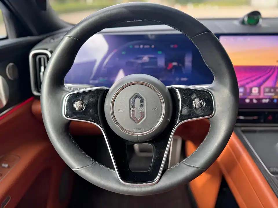 AITO Ask the world M9