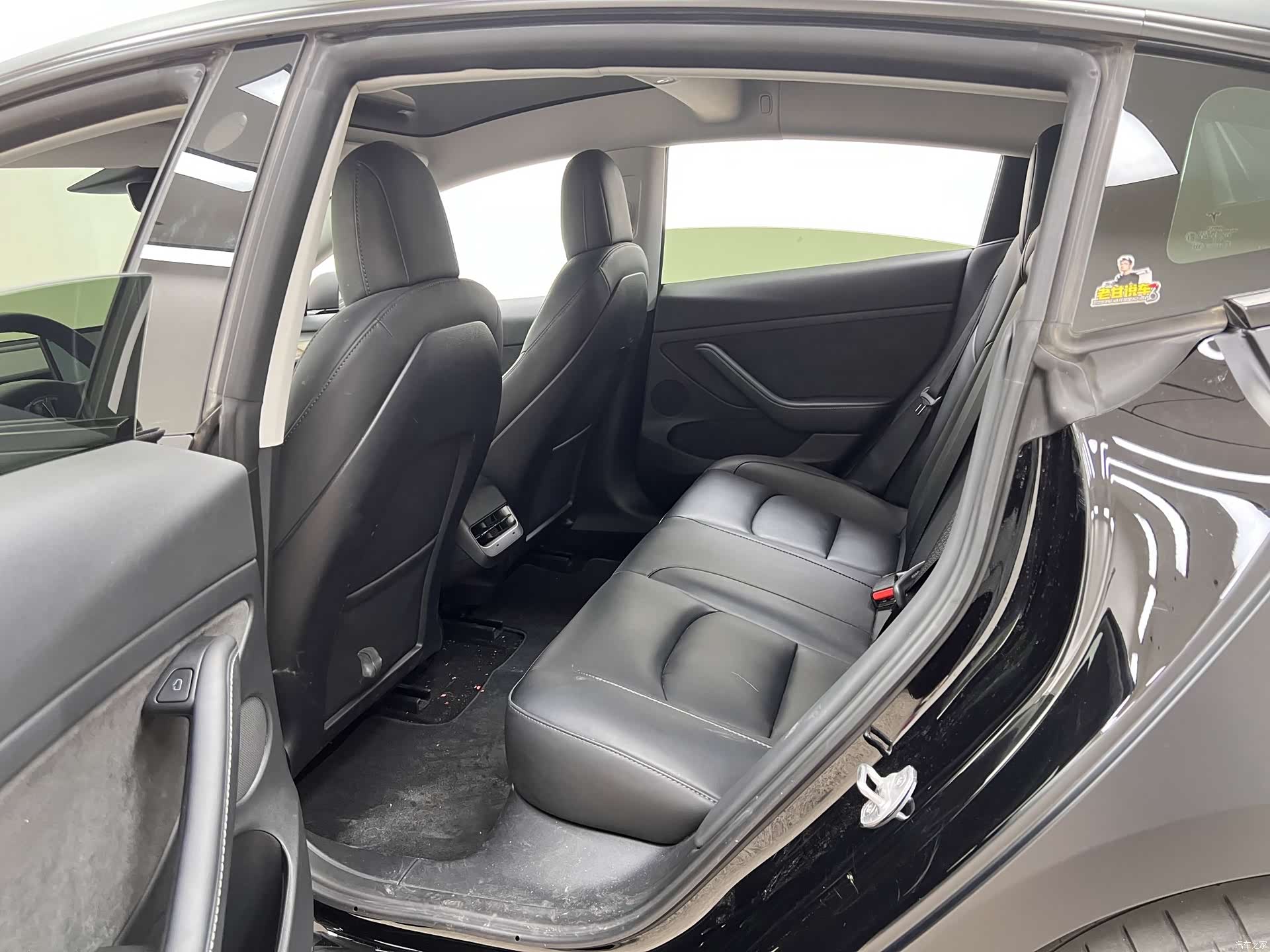 Tesla Model 3, 2023 18