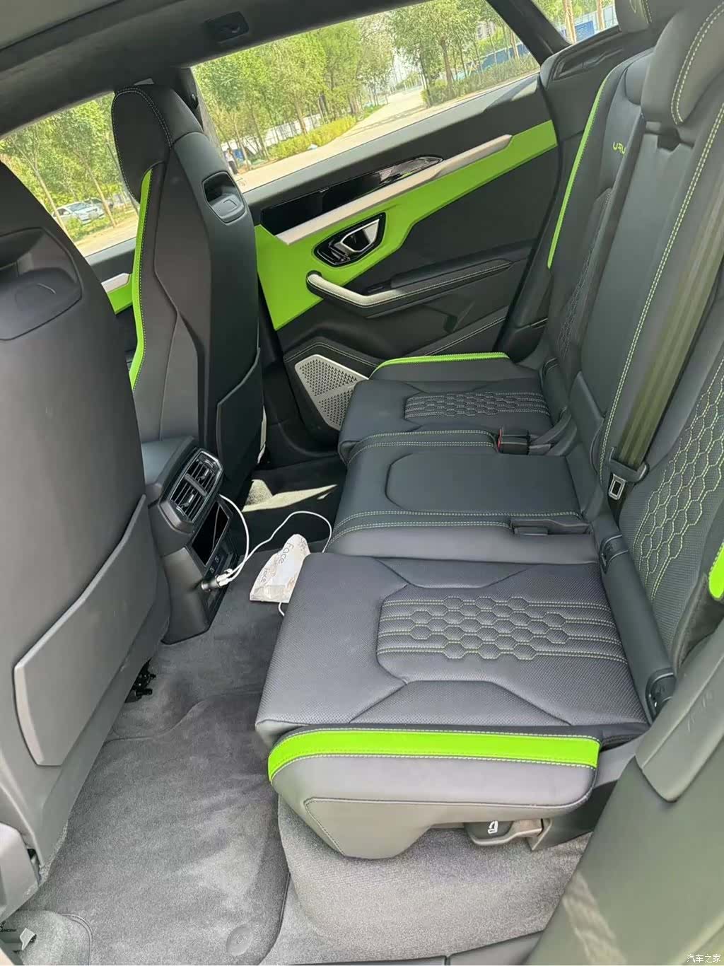 Lamborghini Urus, 2023 7
