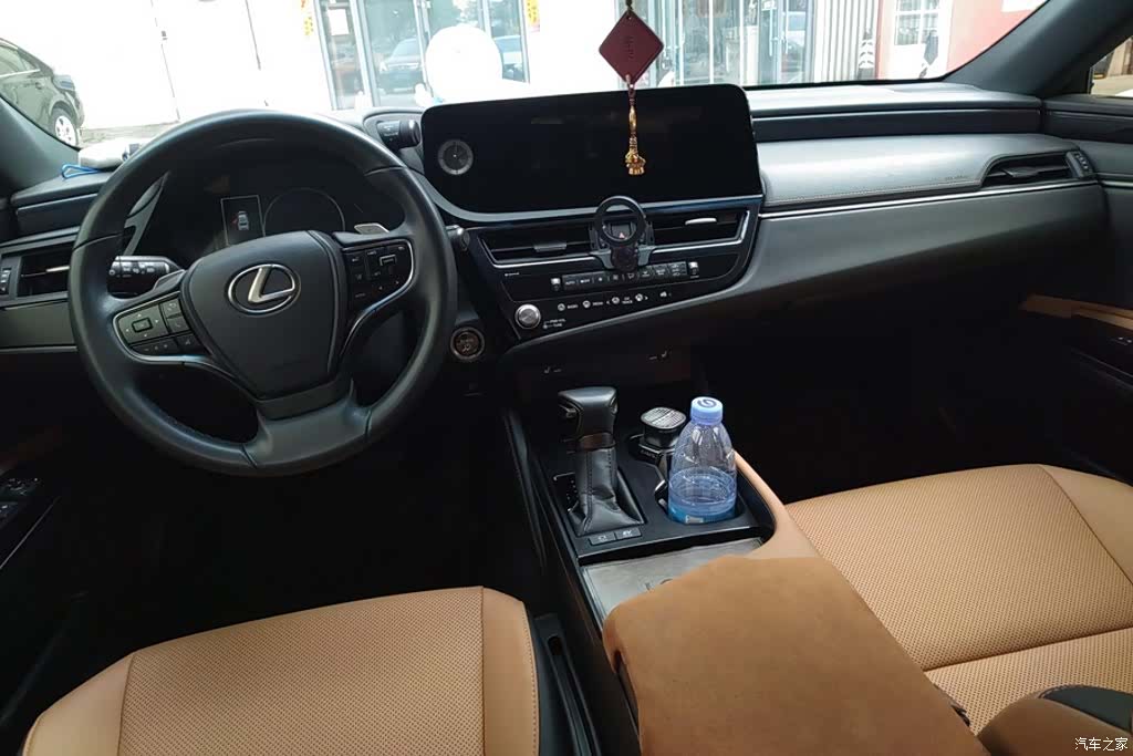 Lexus ES, 2023 12