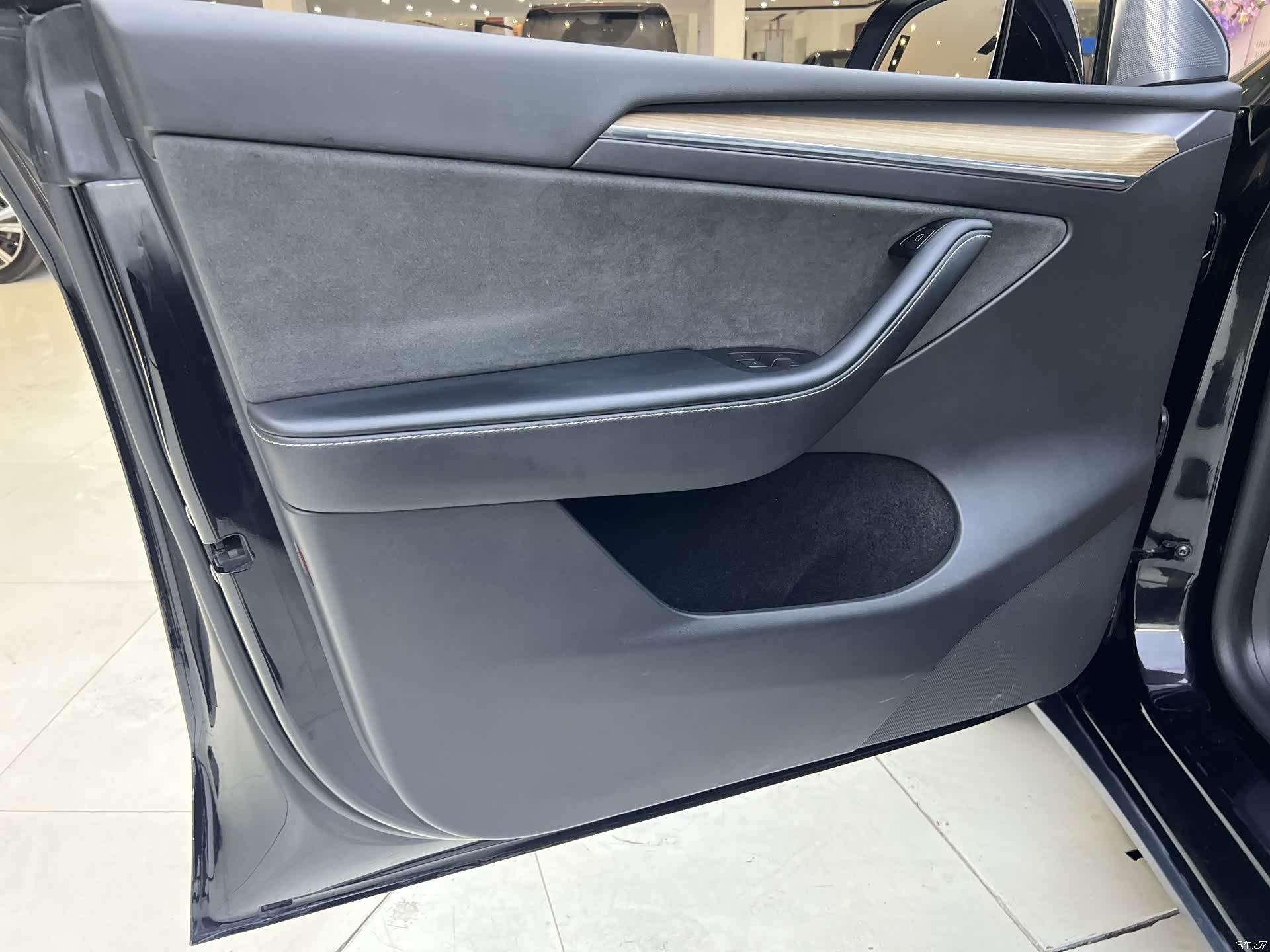 Tesla Model Y, 2023 23