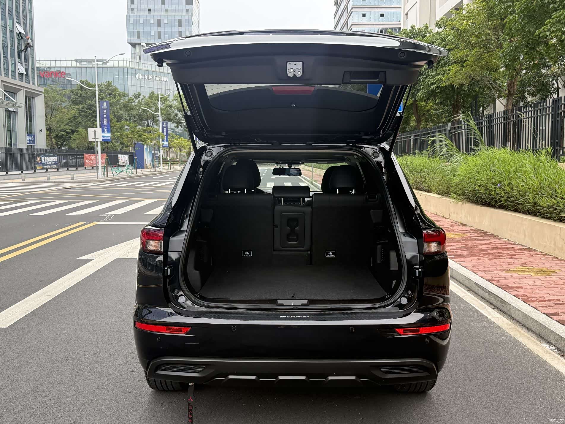 Mitsubishi Outlander, 2023 16