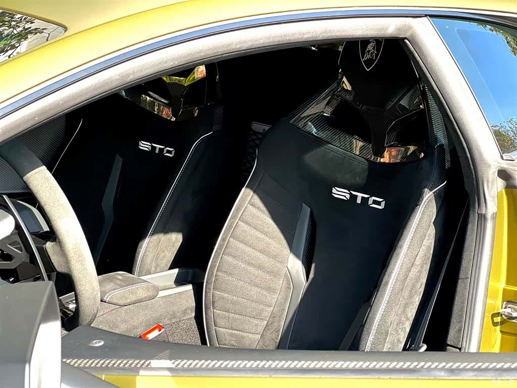 Lamborghini Huracán, 2022 все фото