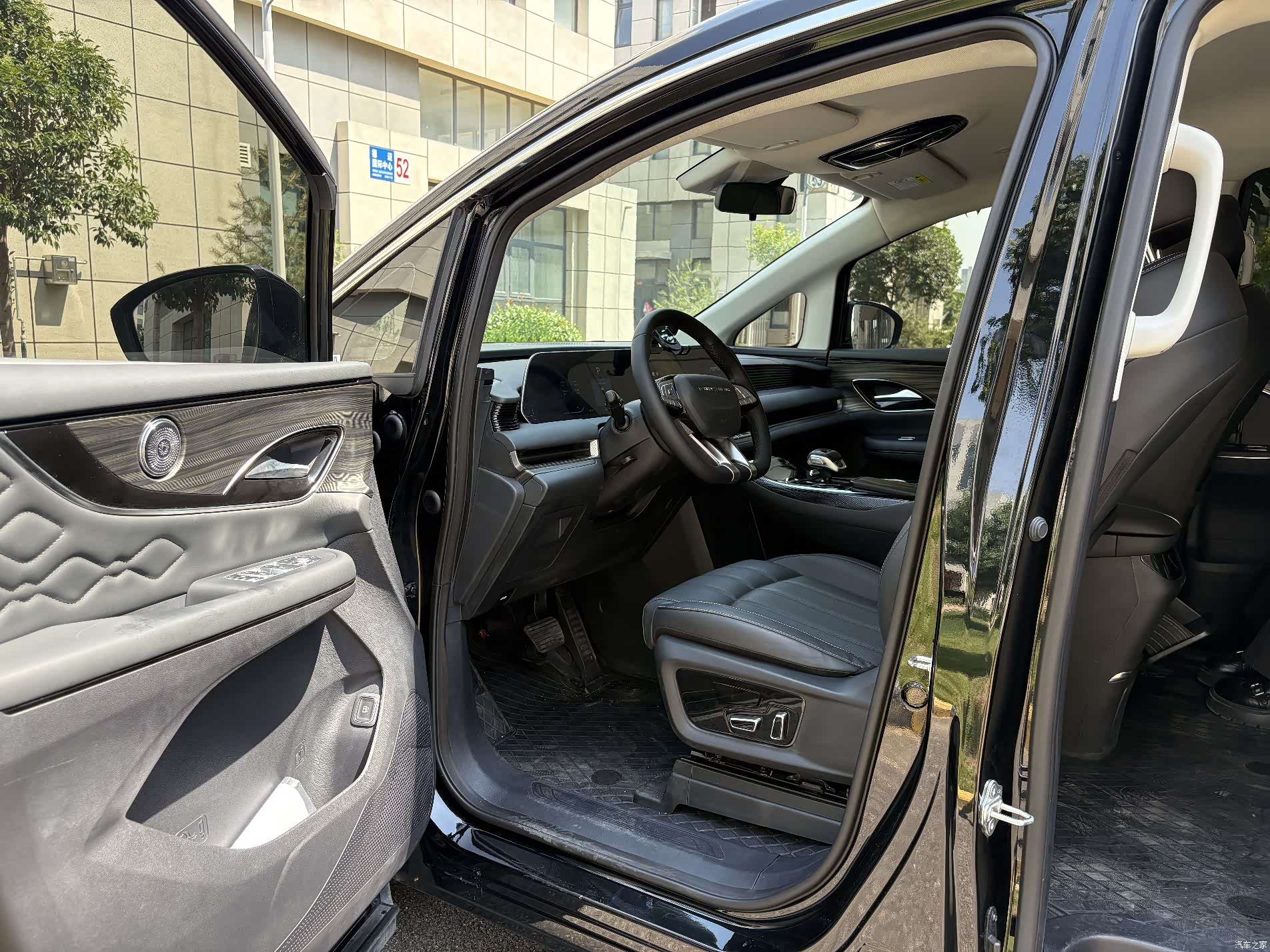 DongFeng V9, 2025 13