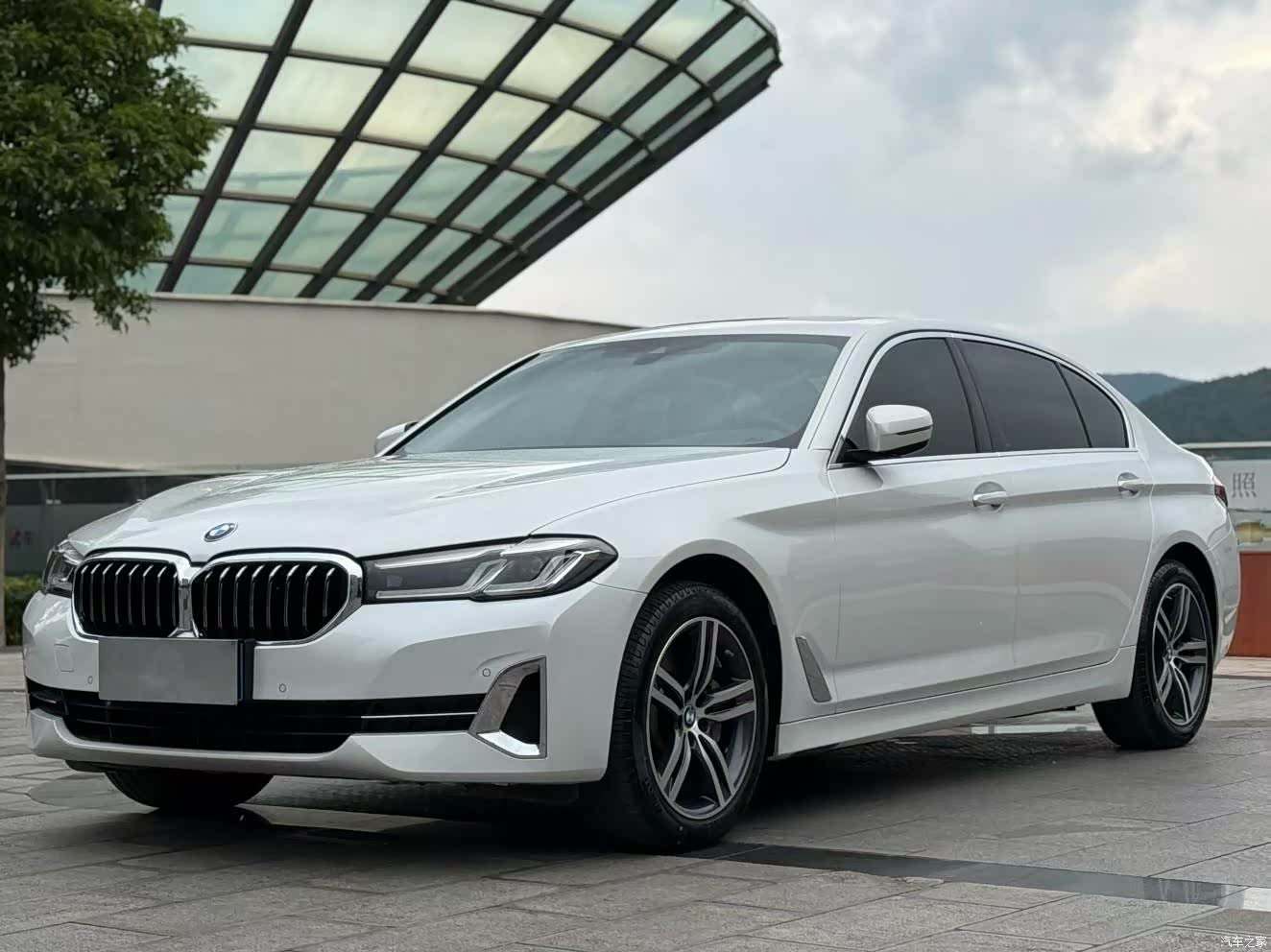 BMW 5 Series, 2023 1