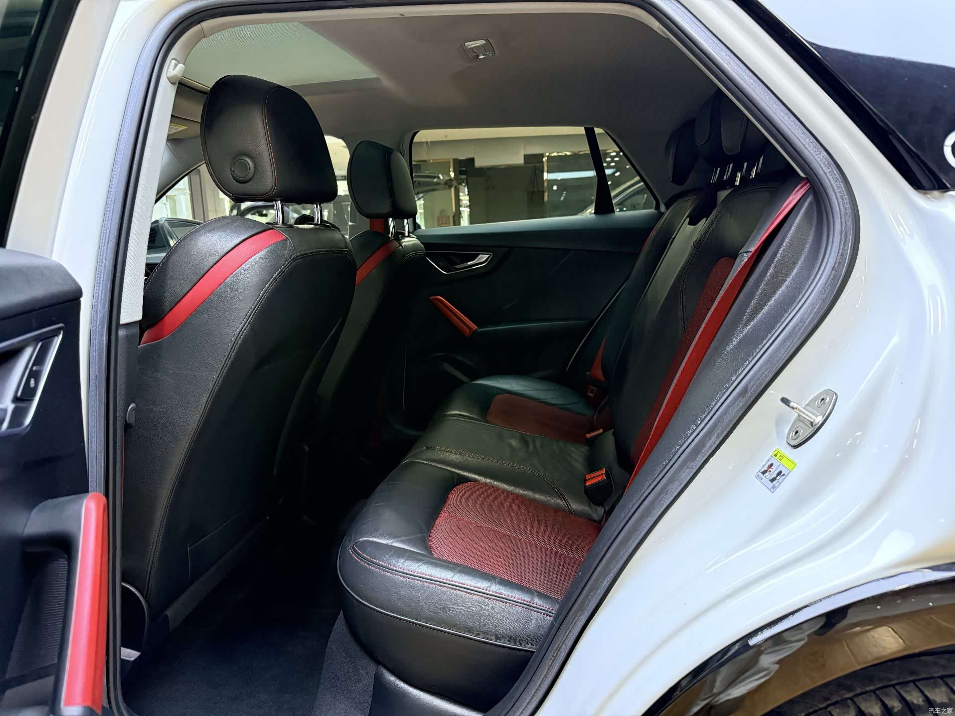 Audi Q2L, 2019 9