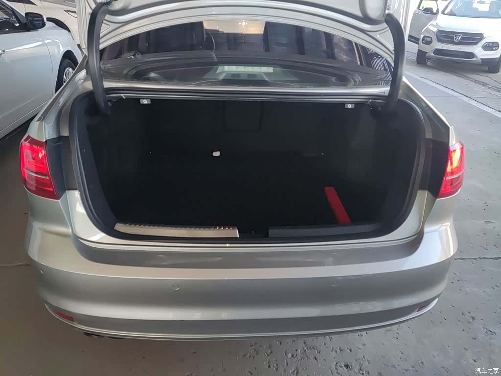 Volkswagen Sagitar, 2016 18