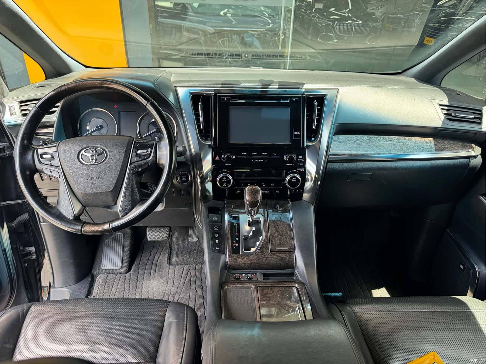 Toyota Alphard, 2018 все фото