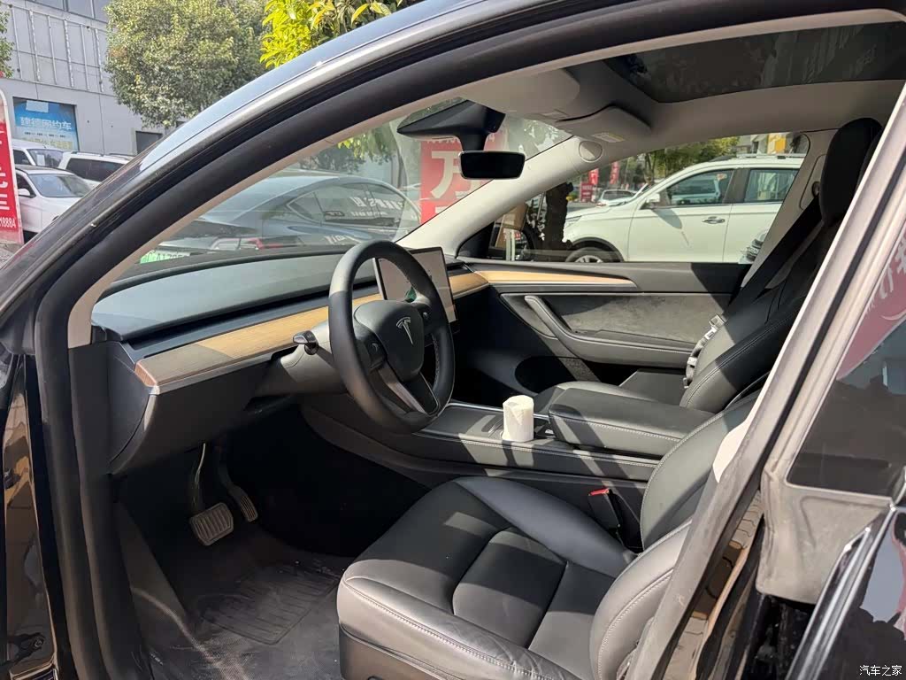 Tesla Model Y, 2022 4