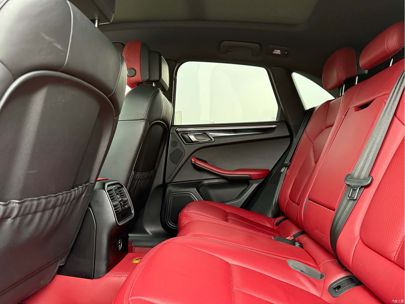 Porsche Macan, 2023 11