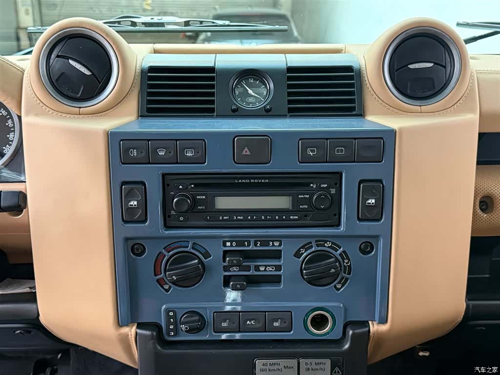 Land Rover Defender, 2011 9