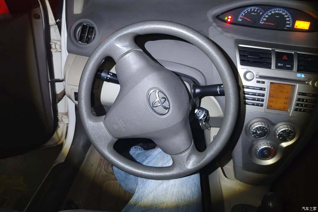 Toyota GL-i, 2012 15