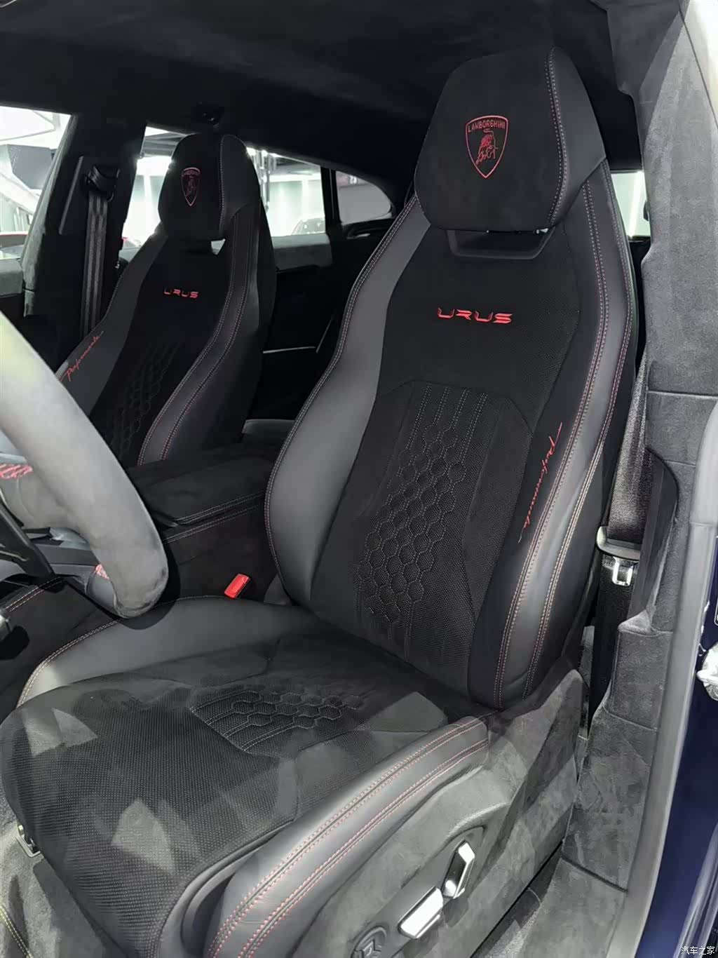 Lamborghini Urus, 2023 14