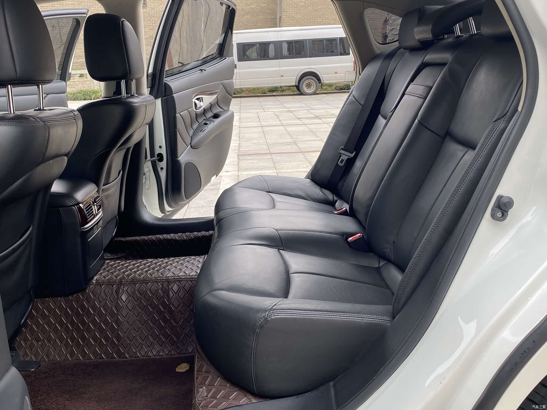 Infiniti Q70, 2017 все фото