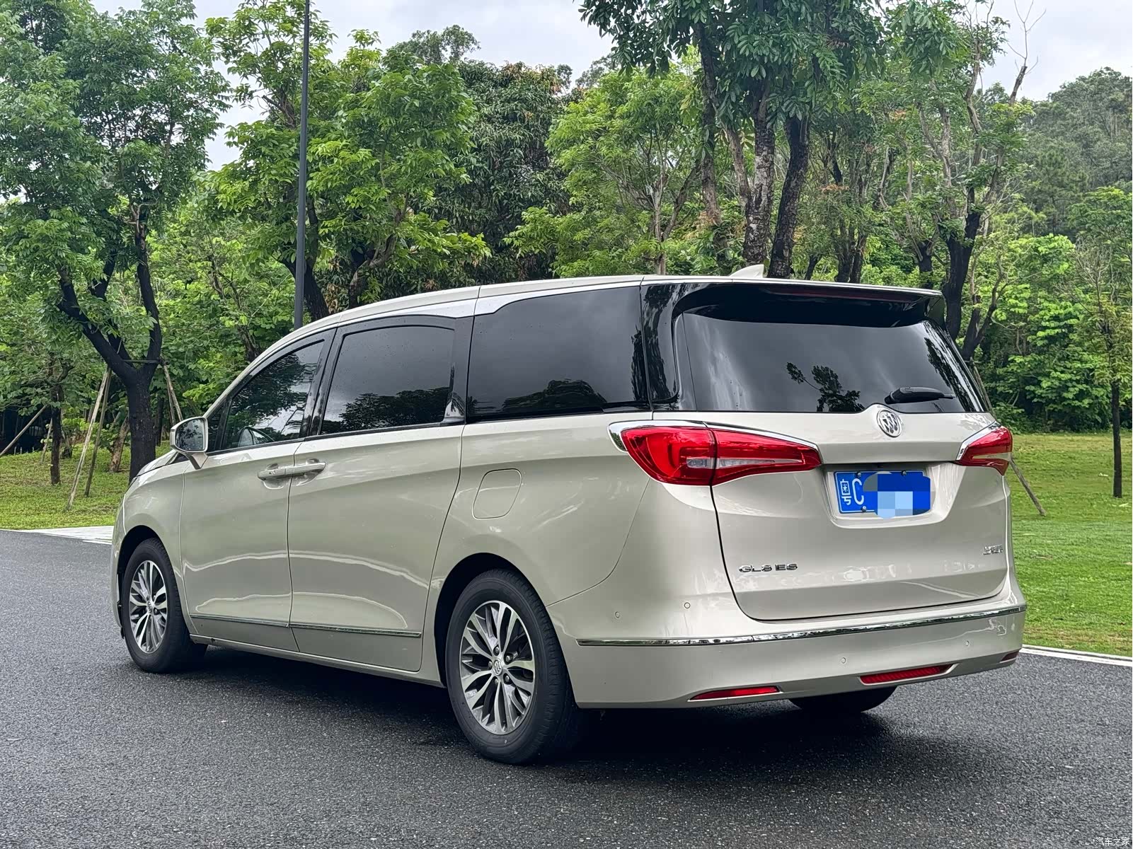 Buick GL8, 2017 9