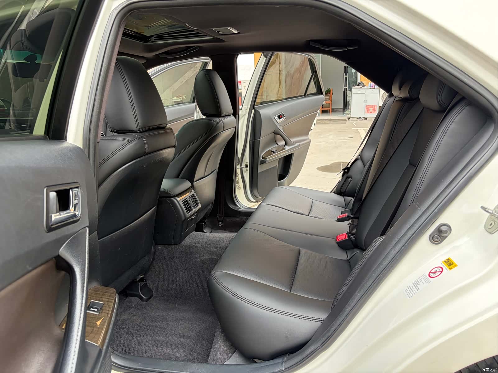 Toyota 2.5V, 2014 13