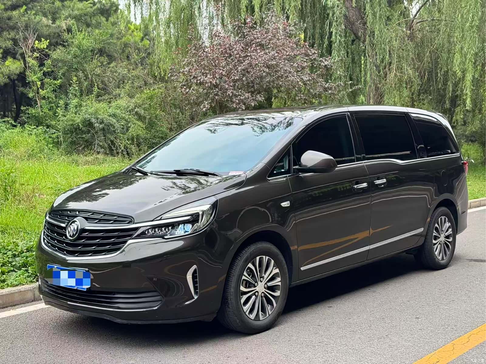 Buick GL8, 2021 1