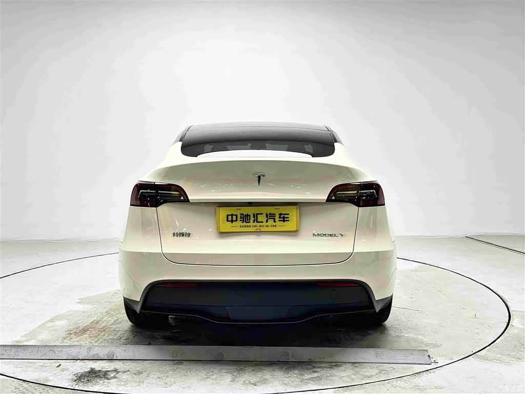Tesla Model Y, 2023 18