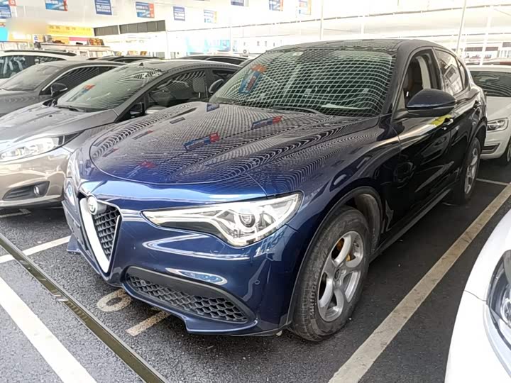 Alfa Romeo Stelvio si tan wei 2017 2.0T 200HP jing ying ban