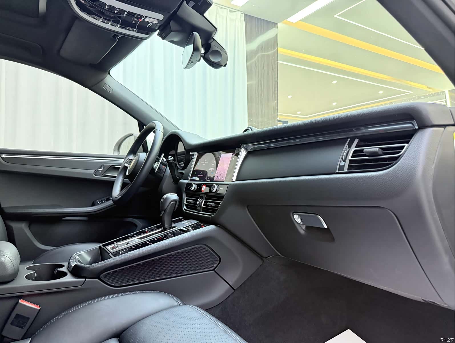 Porsche Macan, 2024 7