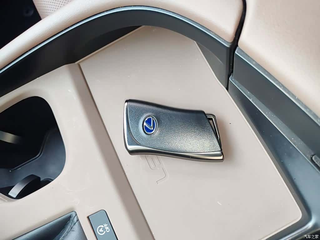 Lexus ES, 2024 9