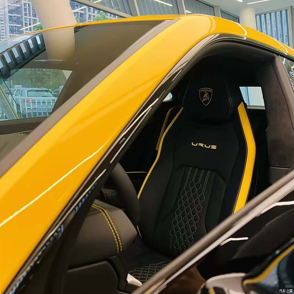 Lamborghini Urus, 2023 все фото