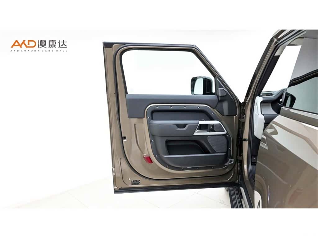 Land Rover Defender, 2023 10