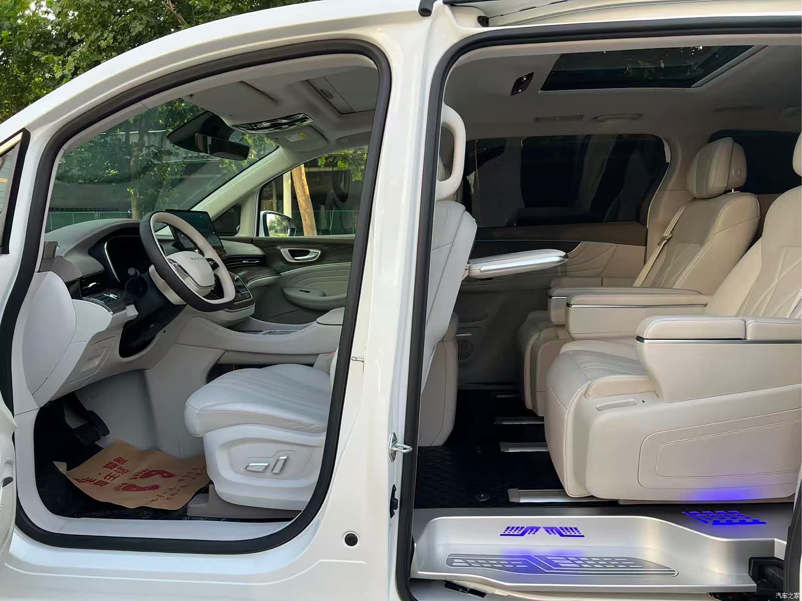 Roewe iMAX8, 2025 7