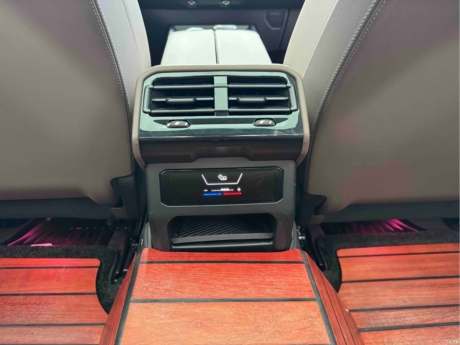 BMW 5 Series, 2024 14