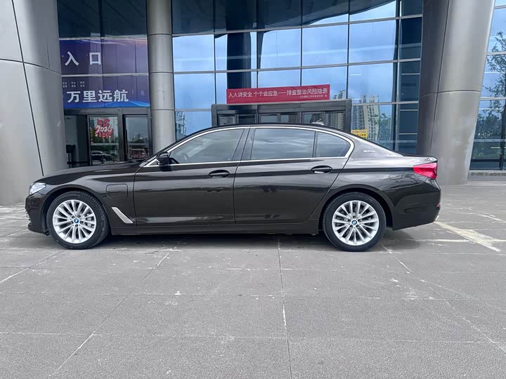 BMW 5 Series xin neng yuan 2019 gai 530Le hao hua tao zhuang