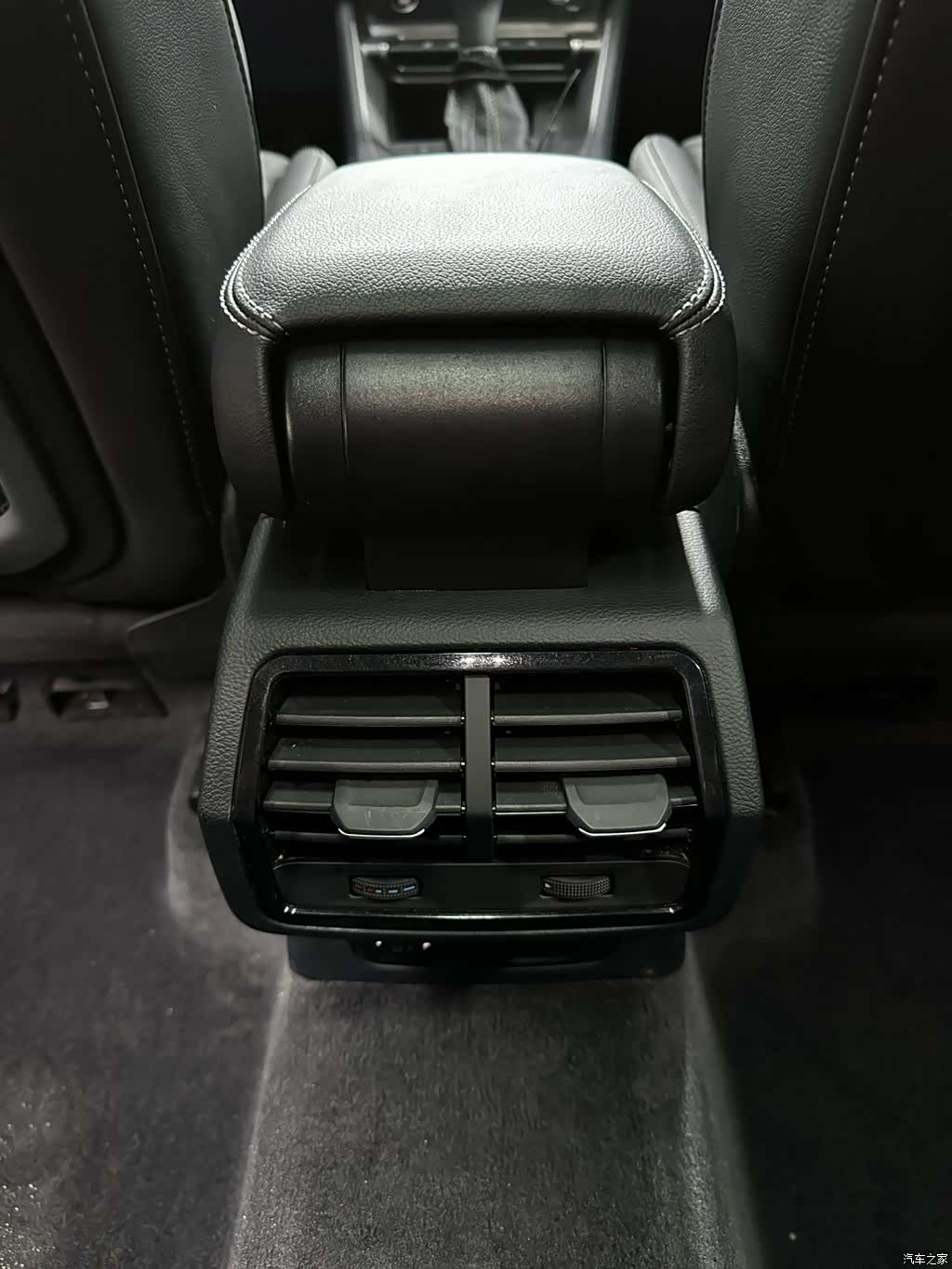 Audi Q3, 2023 16