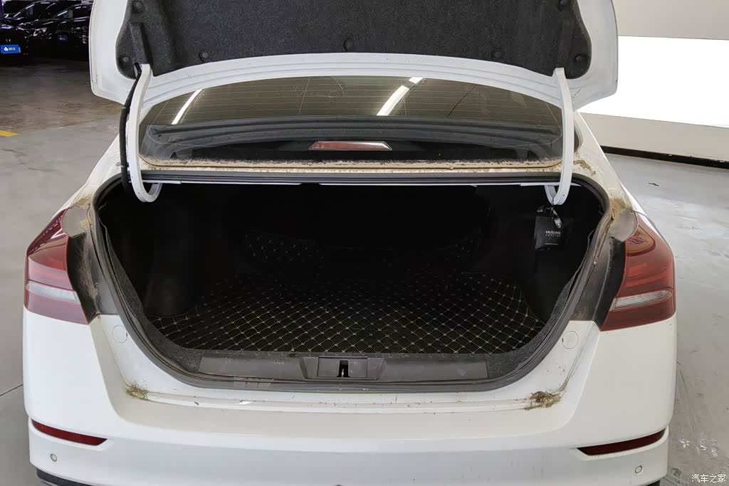 Geely Emgrand, 2021 4